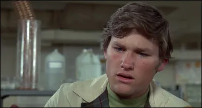 Comment s'appelle cette comédie avec Russell ?