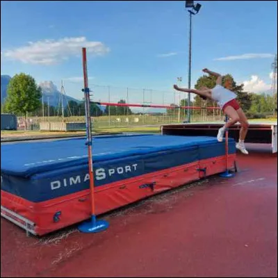 Quels sont les produits fabriqués et vendus par la marque DimaSport ?