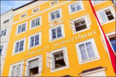 Quel compositeur autrichien a vécu la majeure partie de sa vie à Vienne et est enterré dans la ville ?