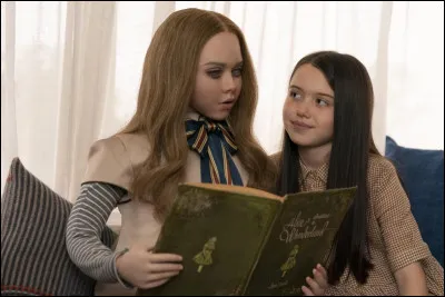 Comment se montre M3gan envers Cady tout au long du film ?