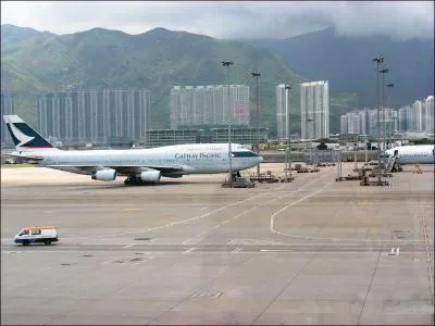 Quel est le nom de l'aroport international de Hong Kong ?