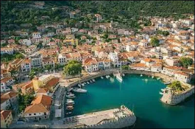 Dans quel pays se trouve la ville de Corinthe ?