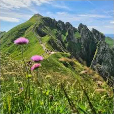 Où trouve-t-on le plus grand volcan de France ?
