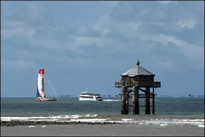 Ce phare est une réplique d'un phare de la Terre de Feu, dans la région du cap Horn, il s'agit du...