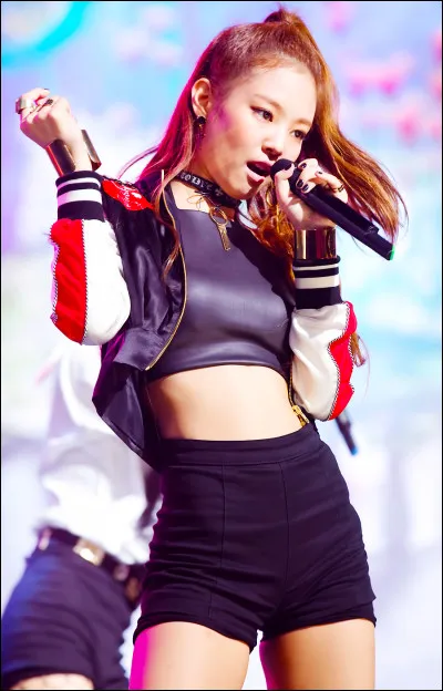 À quel âge a-t-elle débuté avec BLACKPINK ?