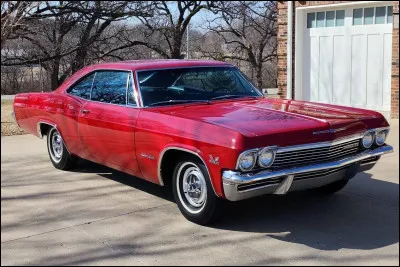 Quelle est l'année de cette Chevrolet Impala ?