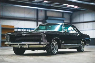 Quelle est l'année de cette Buick Riviera ?