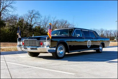 Quelle est l'année de cette Lincoln Continental ?