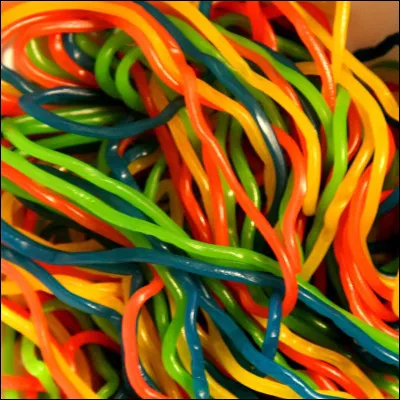 Quels sont ces bonbons multicolores ?