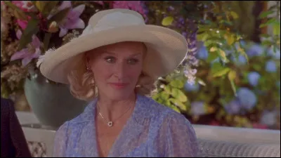 Comment s'intitule cette com&eacute;die fantastique avec Close ?