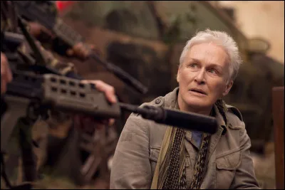 Quel est ce film de science-fiction avec Close ?