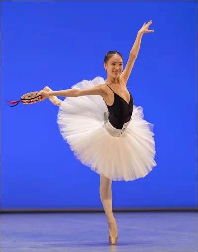 Vous pouvez voir ici une photo d'un prestigieux concours de danse qui récompense entre autres les jeunes espoirs de la danse en classique et contemporain. Quel est le nom de ce fameux concours ?
