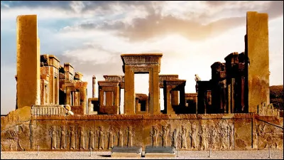 La cité antique de Persépolis se trouve en Irak.