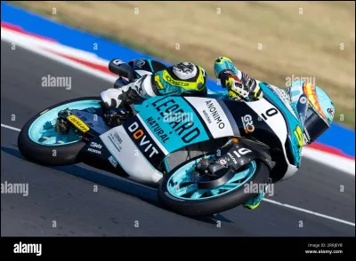 Il sagit du champion du monde Moto3 2023, après de dures saisons chez KTM, ce pilote quitte son équipe, il est maintenant en Moto2, quel est ce pilote ?