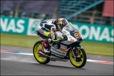 Vainqueur dès sa première saison en Moto3, certains voient en lui un futur grand champion, il a commencé à se faire remarquer au GP dAutriche 2023 avec une quatrième place, quel est ce pilote ?