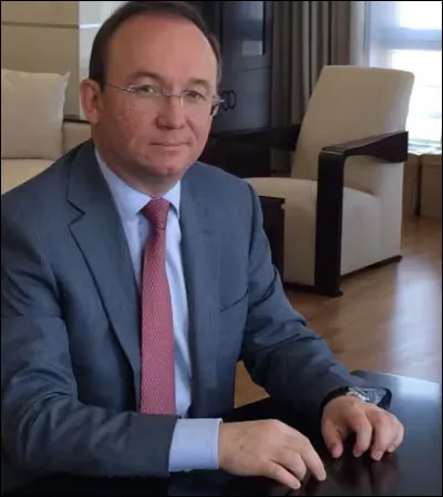 ...et tout récemment, le 12 mars dernier > Vitaly Robertus (54 ans) a été retrouvé pendu dans son bureau. En deux ans, il est à ce jour le 4e dirigeant décédé (depuis 2023) : Le sort s'acharne cruellement sur cette société [laquelle ?]