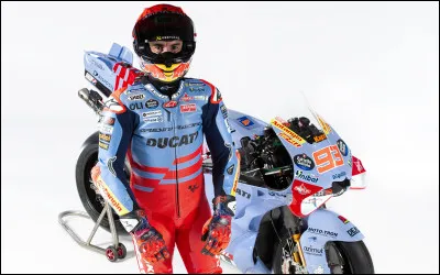 Quelle est la nationalité de ce pilote Ducati, octuple champion du monde, ayant son frère comme coéquipier ?