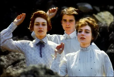 "Les Deux Anglaises et le continent" est un long-métrage réalisé par Claude Chabrol.