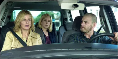 "Les Chatouilles" est joué par Jean Dujardin.