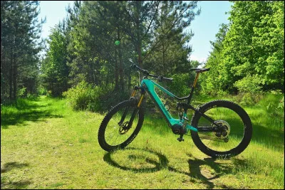 Dans ta boîte mail, tu reçois un message qui te propose de gagner un VTT gratuit. Que fais-tu ?