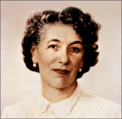 Quelle série de romans na pas écrit la romancière Enid Blyton ?