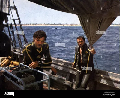 "Les Aventuriers" est le titre d'un film interprété par Jean-Paul Belmondo.