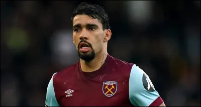 Ce footballeur est...