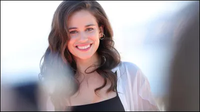 Comment s'appelle cette femme ?