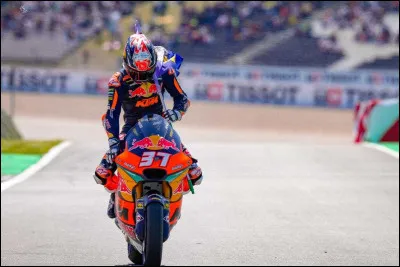En Moto2, ce pilote maintenant en MotoGP avait gagné la course, de qui sagit-il ?