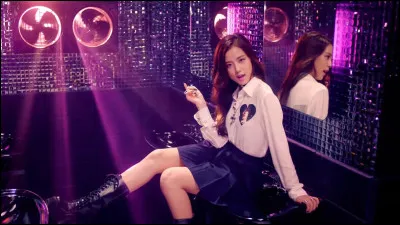 À quel âge a-t-elle débuté avec BLACKPINK ?