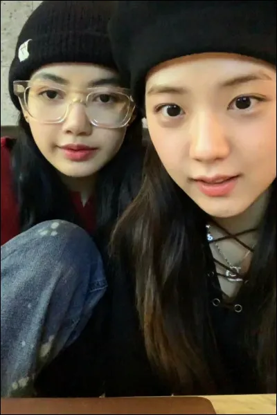 Lors d'une interview, l'interviewer a demandé à Jisoo avec qui de BLACKPINK elle voudrait se marier. Qu'a répondu Jisoo ?