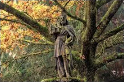 La forêt de Paimpont, couvre 11 000 hectares, entre Ille-et-Vilaine et Morbihan. Quel est son autre nom ?