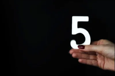 Quel chanteur a le titre "5 minutes avec toi" à son répertoire ?