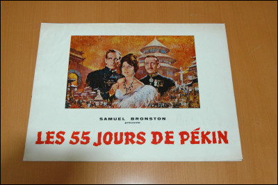 Quel acteur accompagne Ava Gardner et David Niven dans le film "Les 55 jours de Pékin" ?