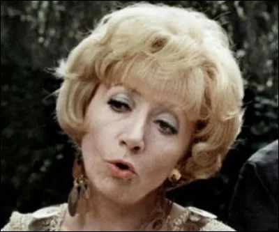 Qui est cette actrice qui joue le rôle de ''Charlotte Castagnier'' dans le film ''Le Petit Baigneur'' réalisé par Robert Dhéry en 1968 ?