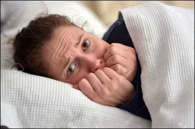 Situation 3 : L'un de tes parents te dit d'aller dans ton lit et tout de suite ! Désormais, il fait nuit noire et tu te retrouves seul(e)... avec l'araignée ! Comment réagis-tu ?