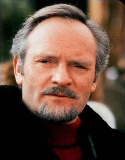 (Rien que pour vos yeux) Kristatos meurt par :