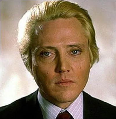 (Dangereusement vôtre) Zorin est le fruit :