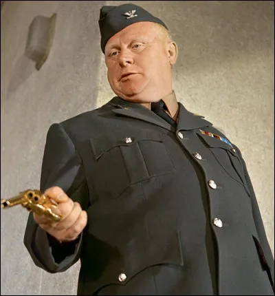 (Goldfinger) De quel sport Goldfinger est-il un adepte ?