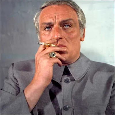 (Les Diamants sont éternels) Pour tromper James Bond, Blofeld utilise :