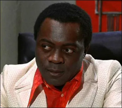 (Vivre et laisser mourir) Le "méchant" principal s'appelle :