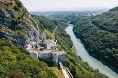Le pays de Gex est une région naturelle se situant dans l'Ain.