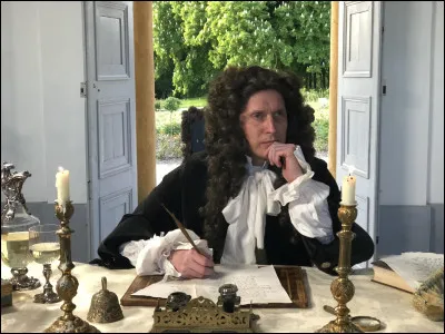 Durant la Renaissance, la ville est convoité par le royaume de France et le duché de Bourgogne. Aussi, la construction d'une citadelle est suggérée Qui va la construire ?