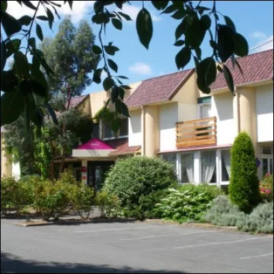 Avant de devenir la capitale du velours, Amiens et les tisserands amiénois ont développé une étoffe de laine mêlée de soie. Comment s'appelle-t-elle ?