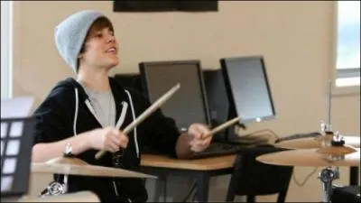 Dans quel monument parisien Justin a-t-il donn un concert priv le 24 fvrier 2010 ?