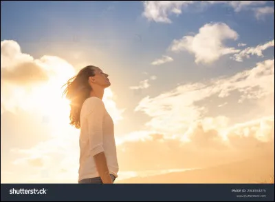 Que signifie l'expression ''avoir la tête dans les nuages'' ?