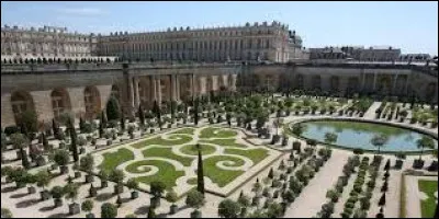 Quel personnage célèbre de la mythologie a servi de modèle pour Louis XIV dans certains de ses portraits ?