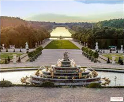 Quel titre Louis XIV a-t-il adopté pour montrer son autorité absolue ?