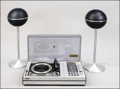 À qui Serge Gainsbourg rend-il hommage dans sa chanson "Initials B.B" ?