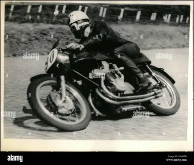 À quel âge est mort Fergus Anderson, ayant piloté durant toute sa carrière pour Moto Guzzi ?